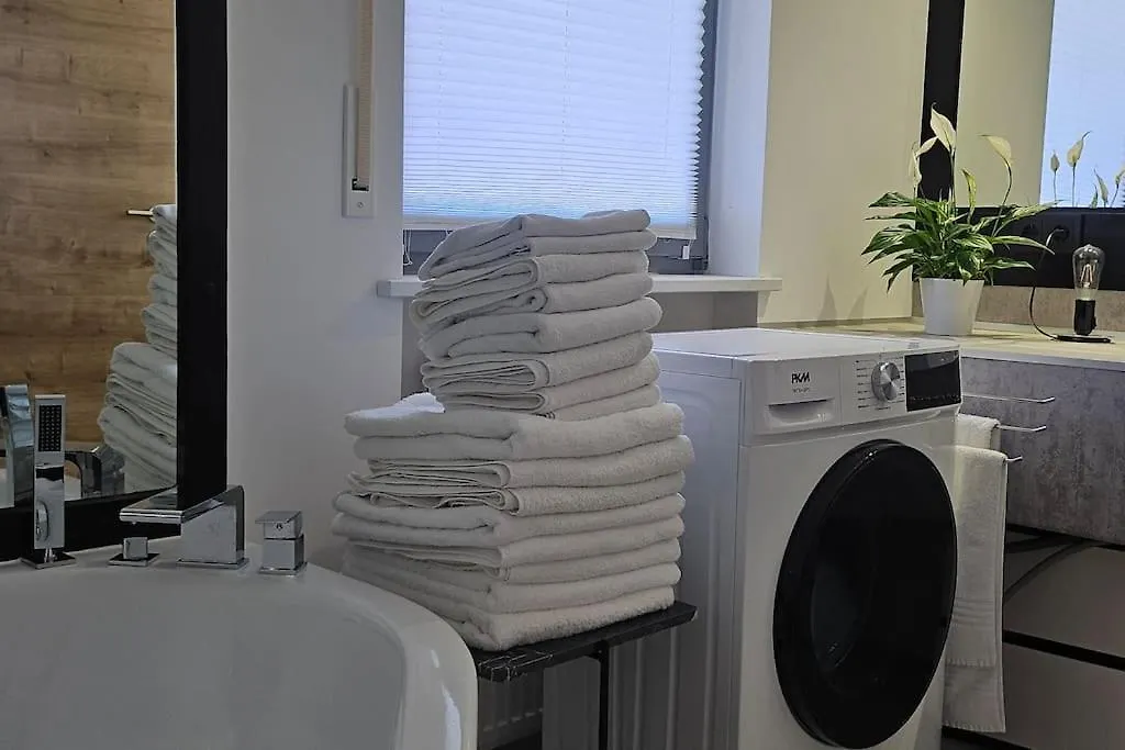 Casa 8070 Ingolstadt Donau Am Auwaldsee An Der A9 - Stilvolle Maisonette-Wohnung 91Qm 4 Zimmer Ideal Fuer Gruppen Familien Geschaeftsreisende Fuer 1-9 Personen Inklusive Wlan Netflix Waiputv Kaffee Tee & Kostenloser Parkplatz Am Haus Apartment