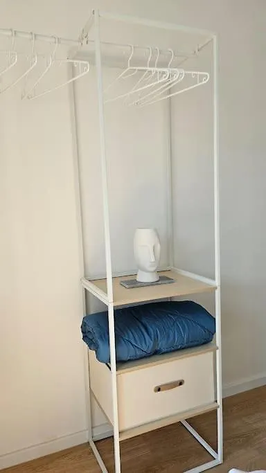 Casa 8070 Ingolstadt Donau Am Auwaldsee An Der A9 - Stilvolle Maisonette-Wohnung 91Qm 4 Zimmer Ideal Fuer Gruppen Familien Geschaeftsreisende Fuer 1-9 Personen Inklusive Wlan Netflix Waiputv Kaffee Tee & Kostenloser Parkplatz Am Haus Apartment