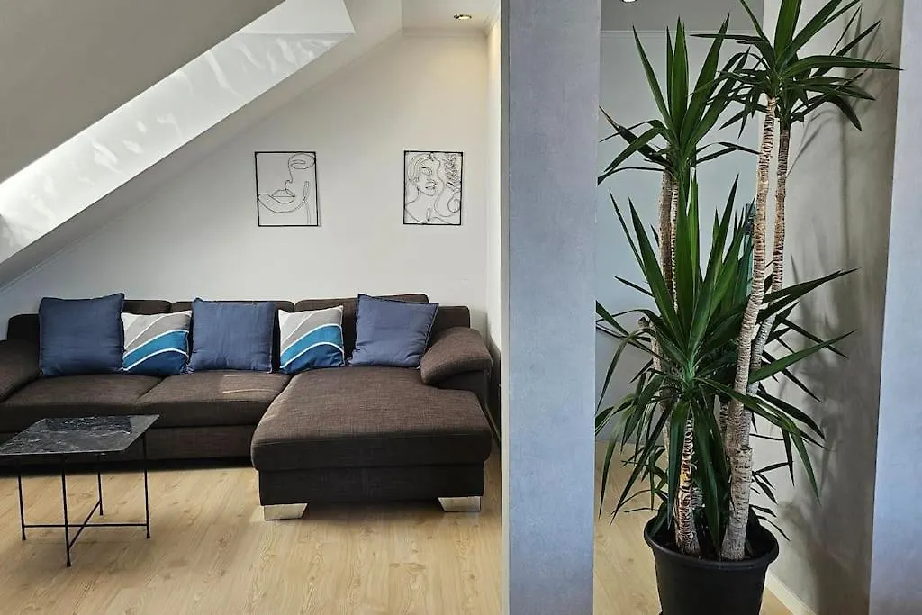 Casa 8070 Ingolstadt Donau Am Auwaldsee An Der A9 - Stilvolle Maisonette-Wohnung 91Qm 4 Zimmer Ideal Fuer Gruppen Familien Geschaeftsreisende Fuer 1-9 Personen Inklusive Wlan Netflix Waiputv Kaffee Tee & Kostenloser Parkplatz Am Haus Apartment