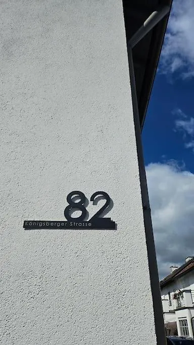 Casa 8070 Ingolstadt Donau Am Auwaldsee An Der A9 - Stilvolle Maisonette-Wohnung 91Qm 4 Zimmer Ideal Fuer Gruppen Familien Geschaeftsreisende Fuer 1-9 Personen Inklusive Wlan Netflix Waiputv Kaffee Tee & Kostenloser Parkplatz Am Haus 0*,  Germany