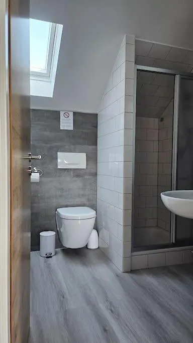 Apartment Casa 8070 Ingolstadt Donau Am Auwaldsee An Der A9 - Stilvolle Maisonette-Wohnung 91Qm 4 Zimmer Ideal Fuer Gruppen Familien Geschaeftsreisende Fuer 1-9 Personen Inklusive Wlan Netflix Waiputv Kaffee Tee & Kostenloser Parkplatz Am Haus
