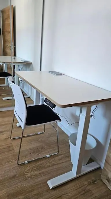 Casa 8070 Ingolstadt Donau Am Auwaldsee An Der A9 - Stilvolle Maisonette-Wohnung 91Qm 4 Zimmer Ideal Fuer Gruppen Familien Geschaeftsreisende Fuer 1-9 Personen Inklusive Wlan Netflix Waiputv Kaffee Tee & Kostenloser Parkplatz Am Haus Apartment