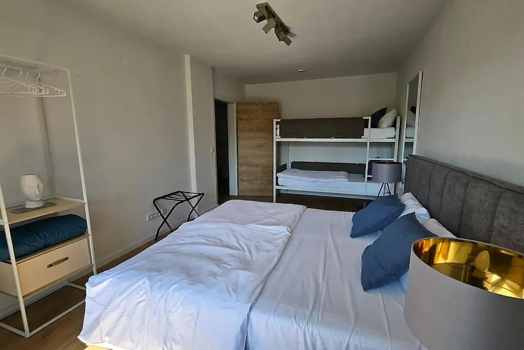 Casa 8070 Ingolstadt Donau Am Auwaldsee An Der A9 - Stilvolle Maisonette-Wohnung 91Qm 4 Zimmer Ideal Fuer Gruppen Familien Geschaeftsreisende Fuer 1-9 Personen Inklusive Wlan Netflix Waiputv Kaffee Tee & Kostenloser Parkplatz Am Haus