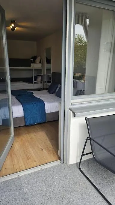 Casa 8070 Ingolstadt Donau Am Auwaldsee An Der A9 - Stilvolle Maisonette-Wohnung 91Qm 4 Zimmer Ideal Fuer Gruppen Familien Geschaeftsreisende Fuer 1-9 Personen Inklusive Wlan Netflix Waiputv Kaffee Tee & Kostenloser Parkplatz Am Haus Germany