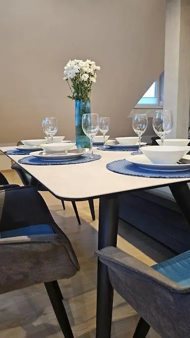 Casa 8070 Ingolstadt Donau Am Auwaldsee An Der A9 - Stilvolle Maisonette-Wohnung 91Qm 4 Zimmer Ideal Fuer Gruppen Familien Geschaeftsreisende Fuer 1-9 Personen Inklusive Wlan Netflix Waiputv Kaffee Tee & Kostenloser Parkplatz Am Haus Apartment