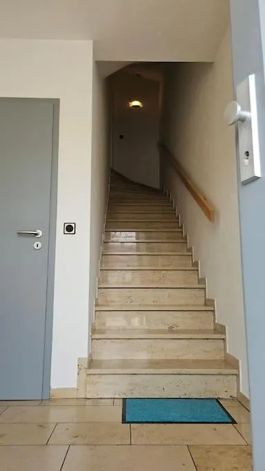 Casa 8070 Ingolstadt Donau Am Auwaldsee An Der A9 - Stilvolle Maisonette-Wohnung 91Qm 4 Zimmer Ideal Fuer Gruppen Familien Geschaeftsreisende Fuer 1-9 Personen Inklusive Wlan Netflix Waiputv Kaffee Tee & Kostenloser Parkplatz Am Haus 0*,  Germany