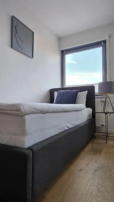 Apartment Casa 8070 Ingolstadt Donau Am Auwaldsee An Der A9 - Stilvolle Maisonette-Wohnung 91Qm 4 Zimmer Ideal Fuer Gruppen Familien Geschaeftsreisende Fuer 1-9 Personen Inklusive Wlan Netflix Waiputv Kaffee Tee & Kostenloser Parkplatz Am Haus
