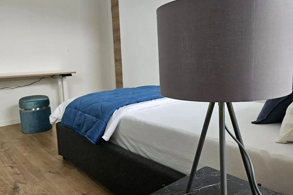 Apartment Casa 8070 Ingolstadt Donau Am Auwaldsee An Der A9 - Stilvolle Maisonette-Wohnung 91Qm 4 Zimmer Ideal Fuer Gruppen Familien Geschaeftsreisende Fuer 1-9 Personen Inklusive Wlan Netflix Waiputv Kaffee Tee & Kostenloser Parkplatz Am Haus