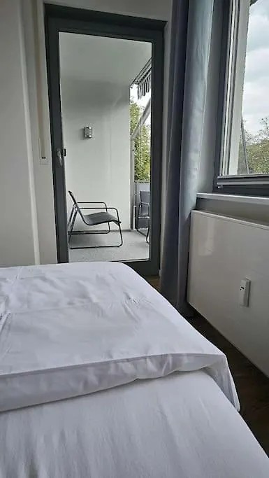 Apartment Casa 8070 Ingolstadt Donau Am Auwaldsee An Der A9 - Stilvolle Maisonette-Wohnung 91Qm 4 Zimmer Ideal Fuer Gruppen Familien Geschaeftsreisende Fuer 1-9 Personen Inklusive Wlan Netflix Waiputv Kaffee Tee & Kostenloser Parkplatz Am Haus