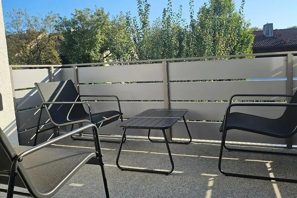 Apartment Casa 8070 Ingolstadt Donau Am Auwaldsee An Der A9 - Stilvolle Maisonette-Wohnung 91Qm 4 Zimmer Ideal Fuer Gruppen Familien Geschaeftsreisende Fuer 1-9 Personen Inklusive Wlan Netflix Waiputv Kaffee Tee & Kostenloser Parkplatz Am Haus