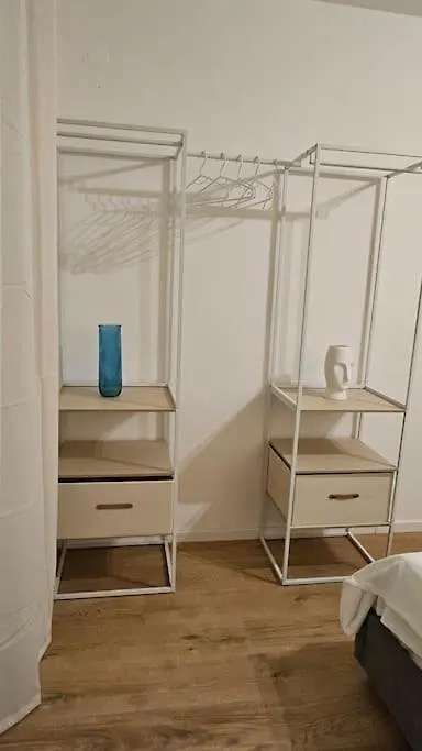 Casa 8070 Ingolstadt Donau Am Auwaldsee An Der A9 - Stilvolle Maisonette-Wohnung 91Qm 4 Zimmer Ideal Fuer Gruppen Familien Geschaeftsreisende Fuer 1-9 Personen Inklusive Wlan Netflix Waiputv Kaffee Tee & Kostenloser Parkplatz Am Haus