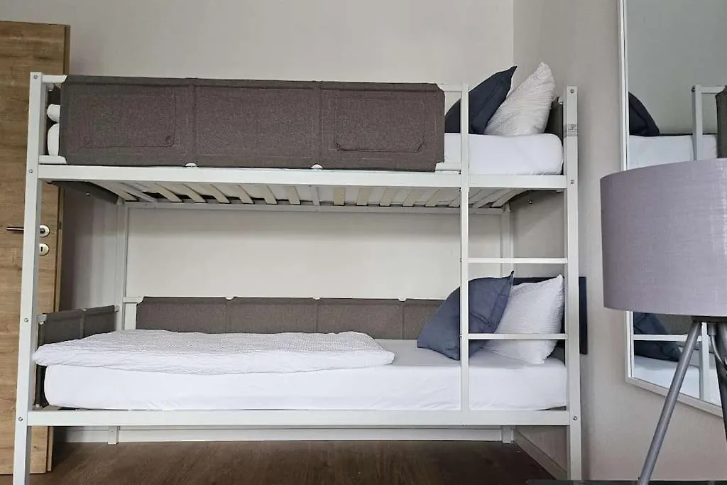 Casa 8070 Ingolstadt Donau Am Auwaldsee An Der A9 - Stilvolle Maisonette-Wohnung 91Qm 4 Zimmer Ideal Fuer Gruppen Familien Geschaeftsreisende Fuer 1-9 Personen Inklusive Wlan Netflix Waiputv Kaffee Tee & Kostenloser Parkplatz Am Haus 0*,