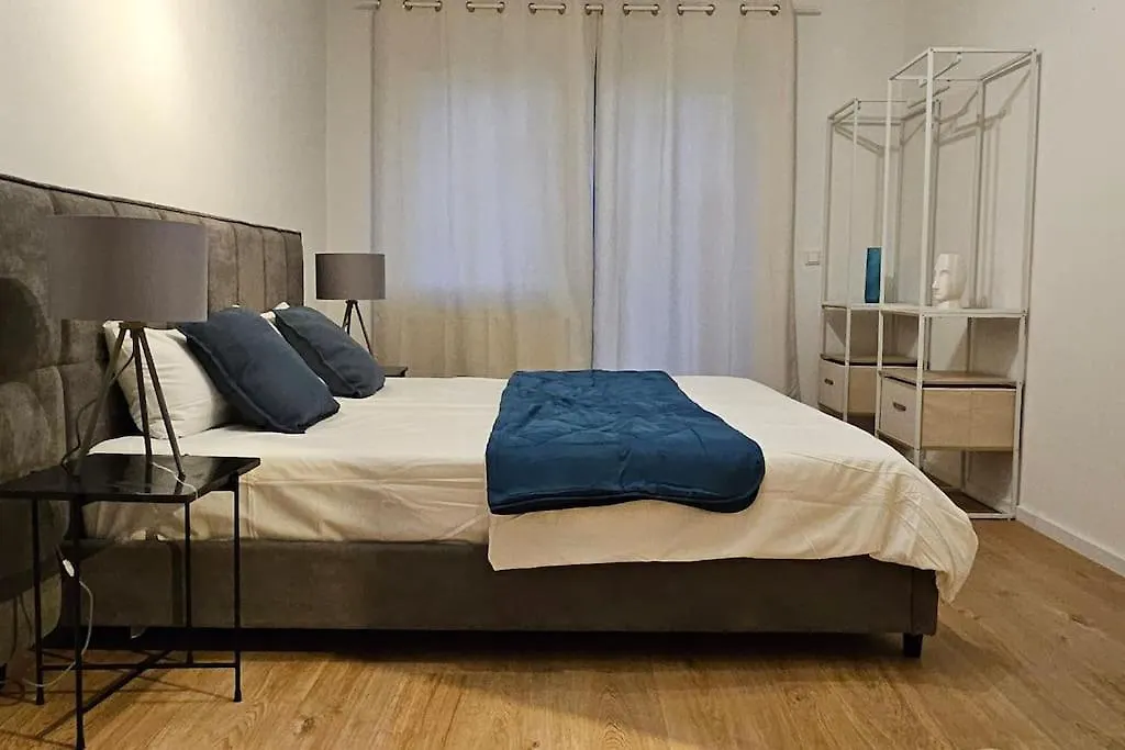 Casa 8070 Ingolstadt Donau Am Auwaldsee An Der A9 - Stilvolle Maisonette-Wohnung 91Qm 4 Zimmer Ideal Fuer Gruppen Familien Geschaeftsreisende Fuer 1-9 Personen Inklusive Wlan Netflix Waiputv Kaffee Tee & Kostenloser Parkplatz Am Haus Germany