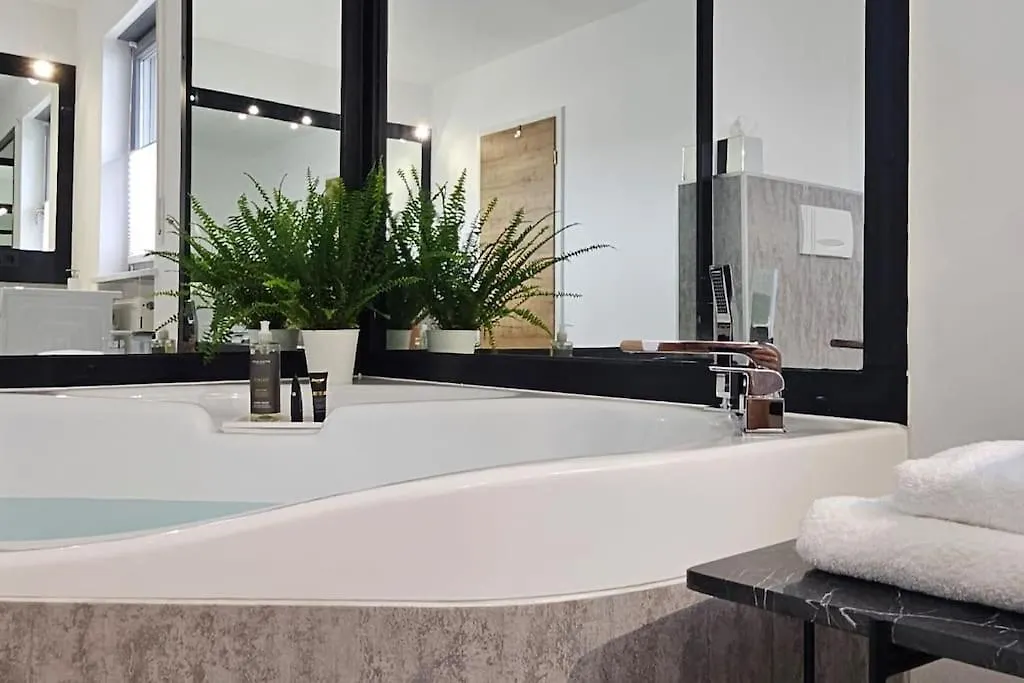 Apartment Casa 8070 Ingolstadt Donau Am Auwaldsee An Der A9 - Stilvolle Maisonette-Wohnung 91Qm 4 Zimmer Ideal Fuer Gruppen Familien Geschaeftsreisende Fuer 1-9 Personen Inklusive Wlan Netflix Waiputv Kaffee Tee & Kostenloser Parkplatz Am Haus