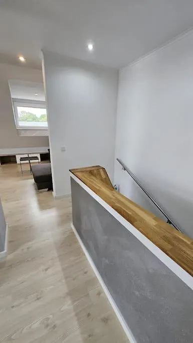 Casa 8070 Ingolstadt Donau Am Auwaldsee An Der A9 - Stilvolle Maisonette-Wohnung 91Qm 4 Zimmer Ideal Fuer Gruppen Familien Geschaeftsreisende Fuer 1-9 Personen Inklusive Wlan Netflix Waiputv Kaffee Tee & Kostenloser Parkplatz Am Haus