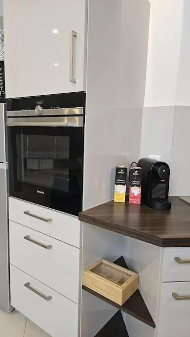 Casa 8070 Ingolstadt Donau Am Auwaldsee An Der A9 - Stilvolle Maisonette-Wohnung 91Qm 4 Zimmer Ideal Fuer Gruppen Familien Geschaeftsreisende Fuer 1-9 Personen Inklusive Wlan Netflix Waiputv Kaffee Tee & Kostenloser Parkplatz Am Haus 0*,