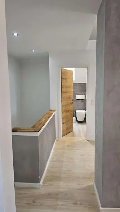 Casa 8070 Ingolstadt Donau Am Auwaldsee An Der A9 - Stilvolle Maisonette-Wohnung 91Qm 4 Zimmer Ideal Fuer Gruppen Familien Geschaeftsreisende Fuer 1-9 Personen Inklusive Wlan Netflix Waiputv Kaffee Tee & Kostenloser Parkplatz Am Haus Germany