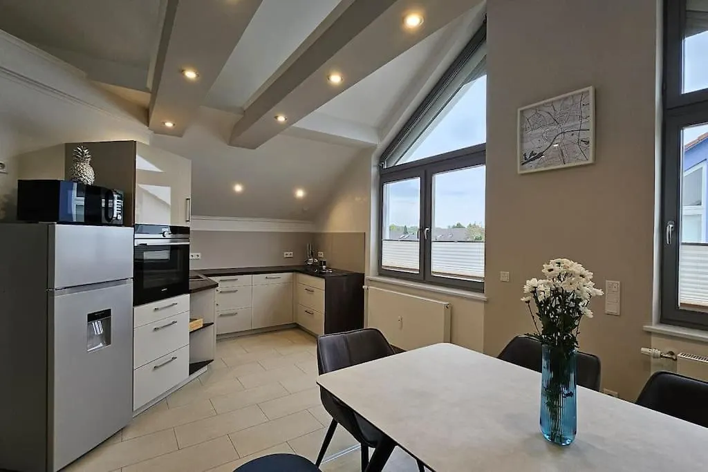 Casa 8070 Ingolstadt Donau Am Auwaldsee An Der A9 - Stilvolle Maisonette-Wohnung 91Qm 4 Zimmer Ideal Fuer Gruppen Familien Geschaeftsreisende Fuer 1-9 Personen Inklusive Wlan Netflix Waiputv Kaffee Tee & Kostenloser Parkplatz Am Haus Apartment