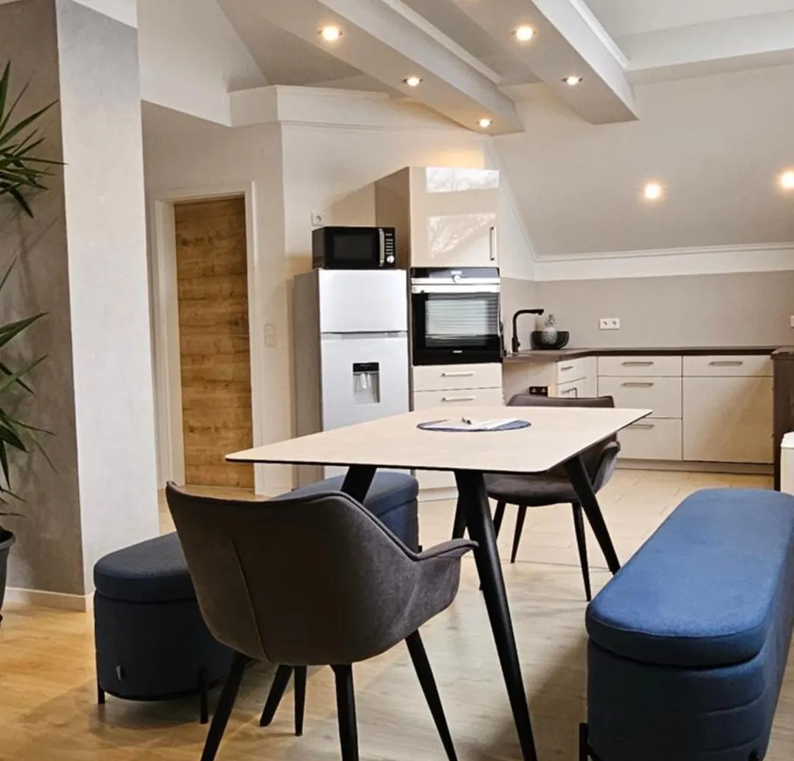 Casa 8070 Ingolstadt Donau Am Auwaldsee An Der A9 - Stilvolle Maisonette-Wohnung 91Qm 4 Zimmer Ideal Fuer Gruppen Familien Geschaeftsreisende Fuer 1-9 Personen Inklusive Wlan Netflix Waiputv Kaffee Tee & Kostenloser Parkplatz Am Haus