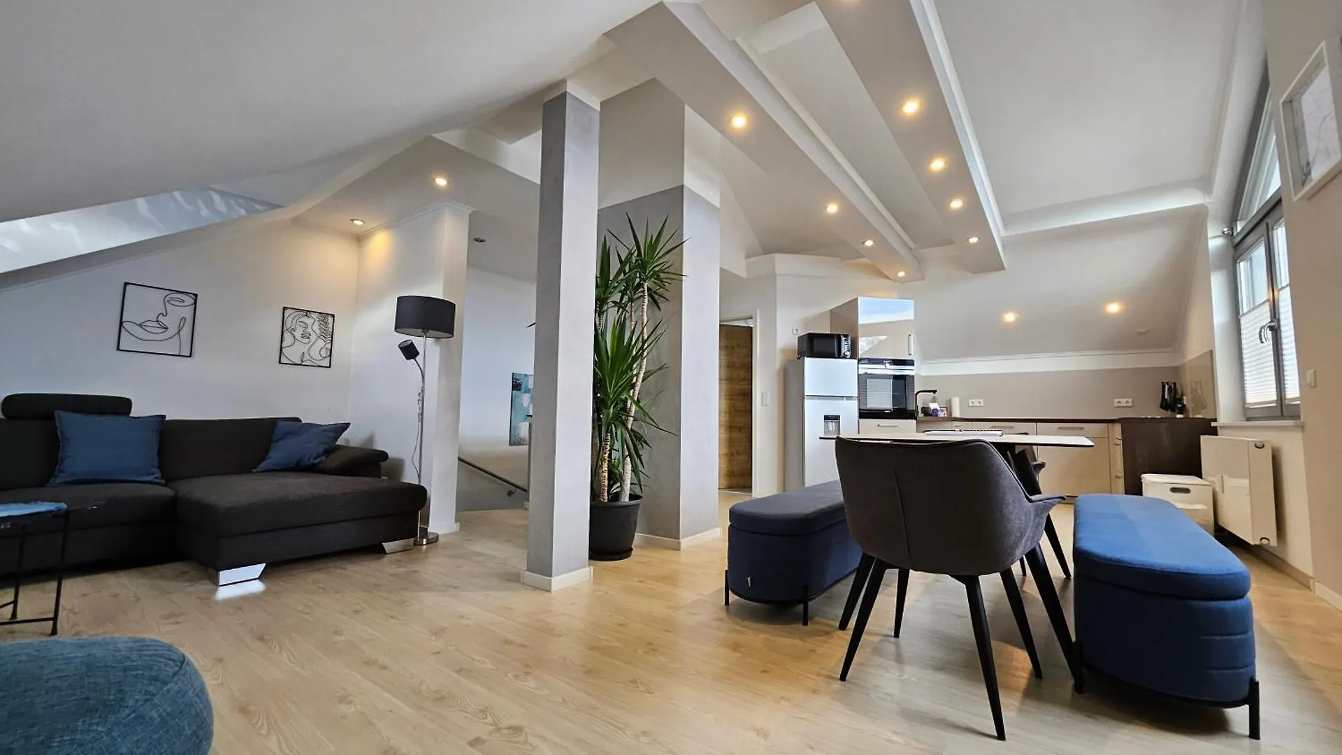 Apartment Casa 8070 Ingolstadt Donau Am Auwaldsee An Der A9 - Stilvolle Maisonette-Wohnung 91Qm 4 Zimmer Ideal Fuer Gruppen Familien Geschaeftsreisende Fuer 1-9 Personen Inklusive Wlan Netflix Waiputv Kaffee Tee & Kostenloser Parkplatz Am Haus