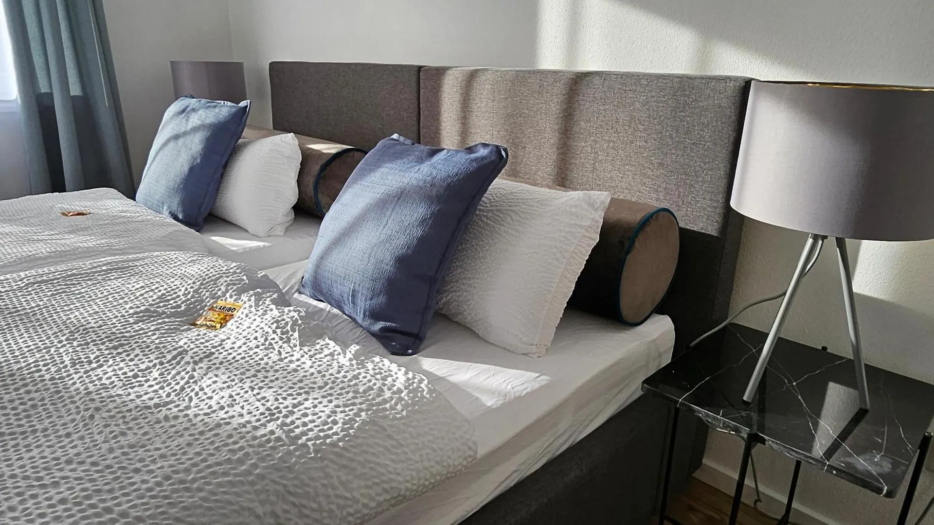 Casa 8070 Ingolstadt Donau Am Auwaldsee An Der A9 - Stilvolle Maisonette-Wohnung 91Qm 4 Zimmer Ideal Fuer Gruppen Familien Geschaeftsreisende Fuer 1-9 Personen Inklusive Wlan Netflix Waiputv Kaffee Tee & Kostenloser Parkplatz Am Haus