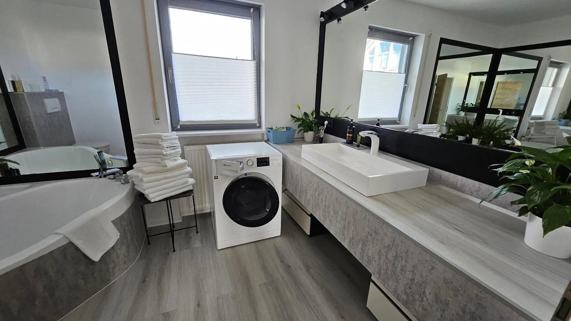 Casa 8070 Ingolstadt Donau Am Auwaldsee An Der A9 - Stilvolle Maisonette-Wohnung 91Qm 4 Zimmer Ideal Fuer Gruppen Familien Geschaeftsreisende Fuer 1-9 Personen Inklusive Wlan Netflix Waiputv Kaffee Tee & Kostenloser Parkplatz Am Haus 0*,