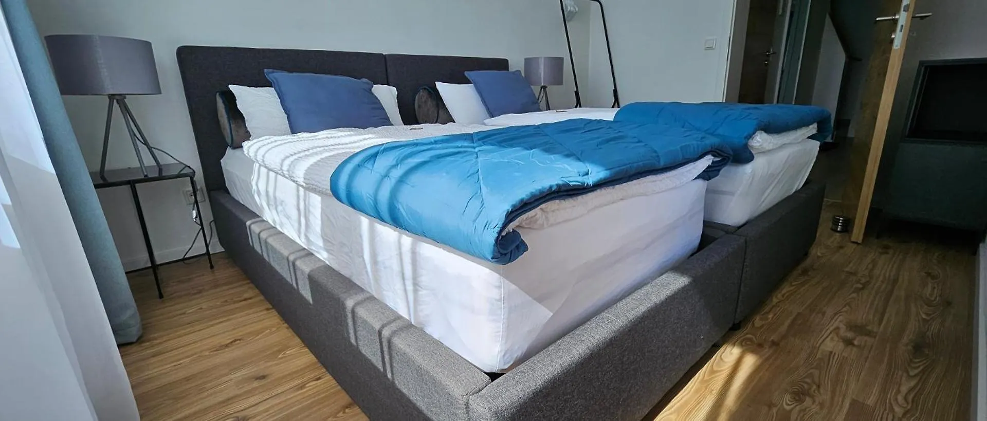 Casa 8070 Ingolstadt Donau Am Auwaldsee An Der A9 - Stilvolle Maisonette-Wohnung 91Qm 4 Zimmer Ideal Fuer Gruppen Familien Geschaeftsreisende Fuer 1-9 Personen Inklusive Wlan Netflix Waiputv Kaffee Tee & Kostenloser Parkplatz Am Haus Germany